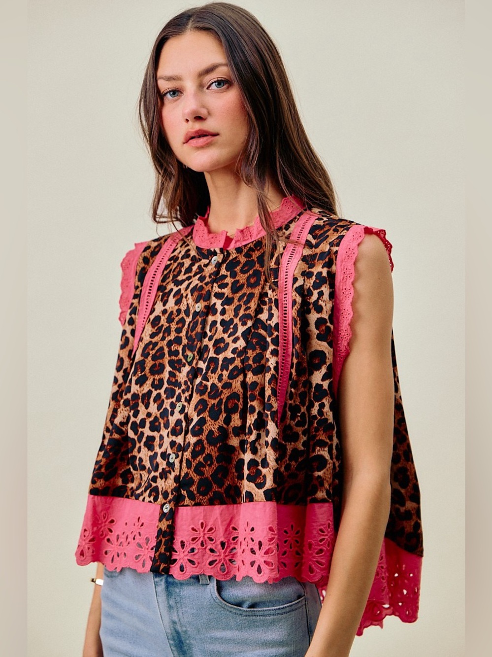 🐆 SO ME Leopard Print Pleated Sleeveless Blouse w/ Pink Lace Trim🛍️